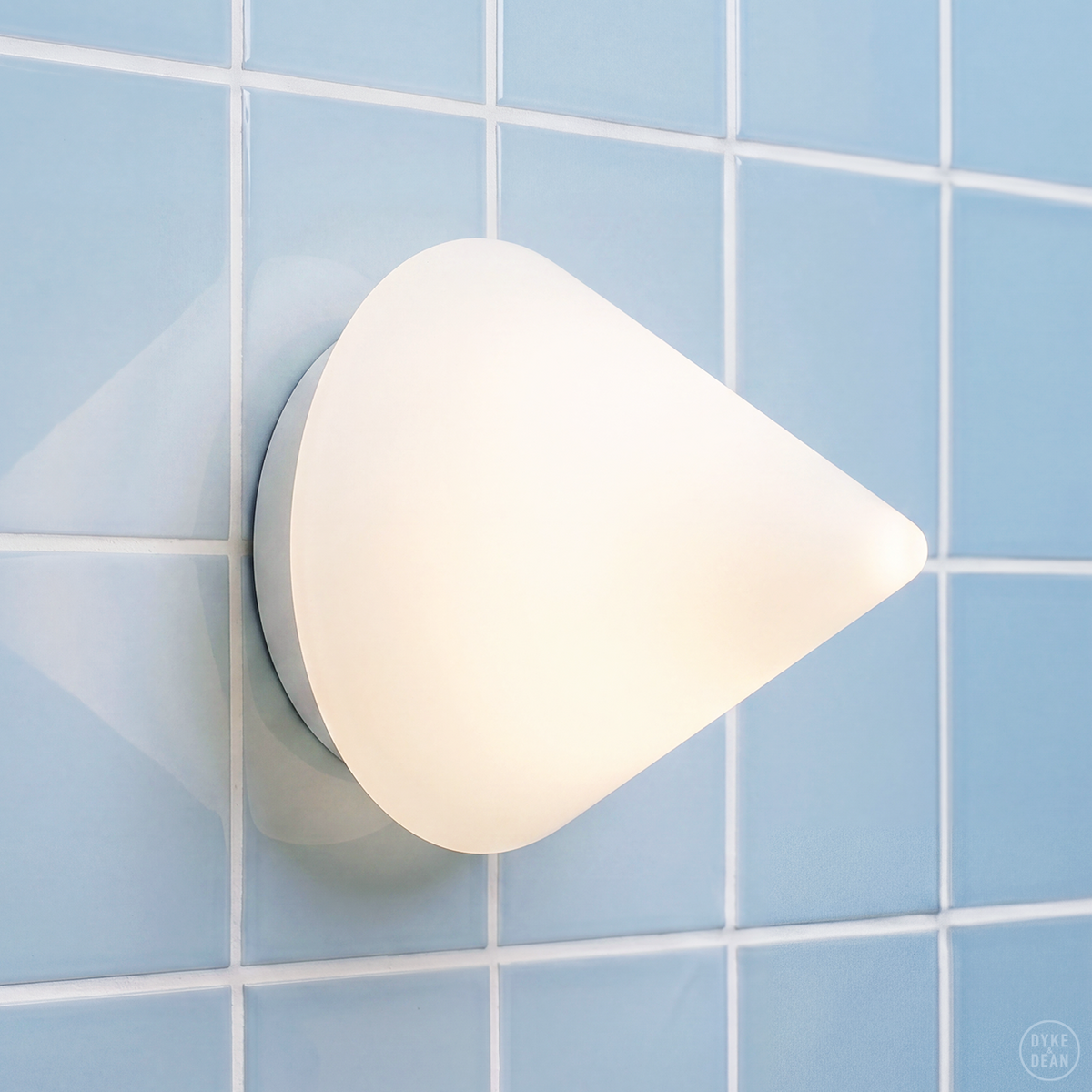 WHITE PYRAMID GLASS LIGHT LARGE