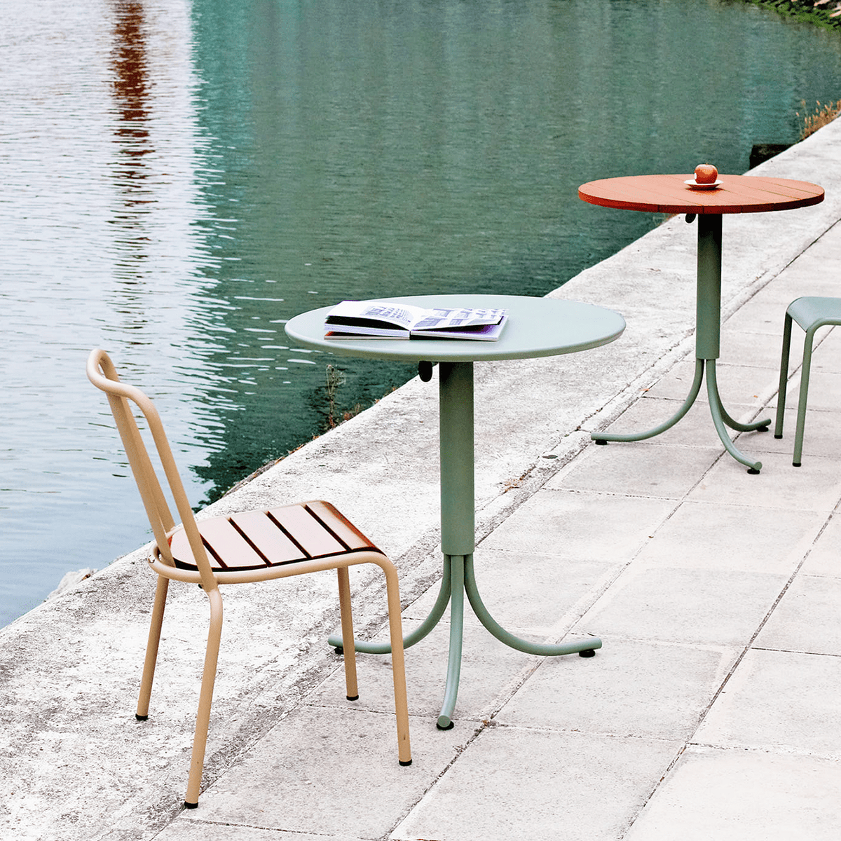 ADICO MAR FOLDING HIGH TABLE 60 - DYKE & DEAN