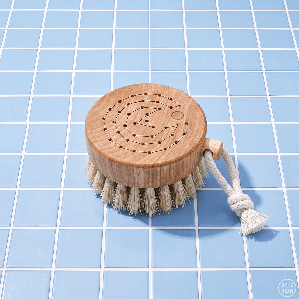 BATH BRUSH HAND PUCK - DYKE & DEAN