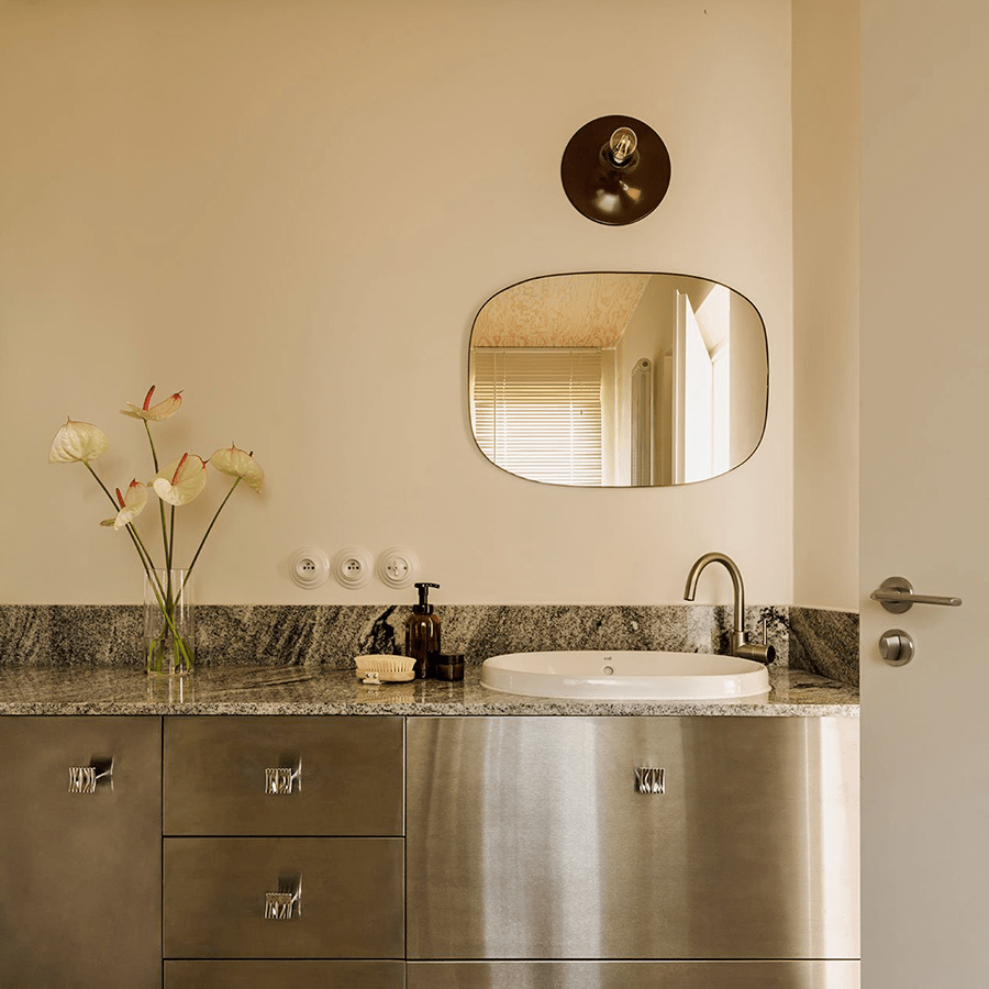 LARGE FUNNEL LAMP BLACK - DYKE & DEAN