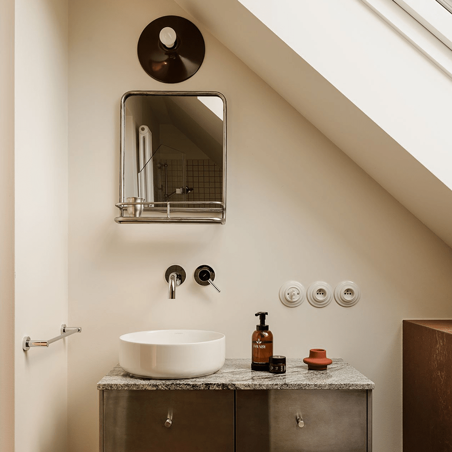 LARGE FUNNEL LAMP BLACK - DYKE & DEAN