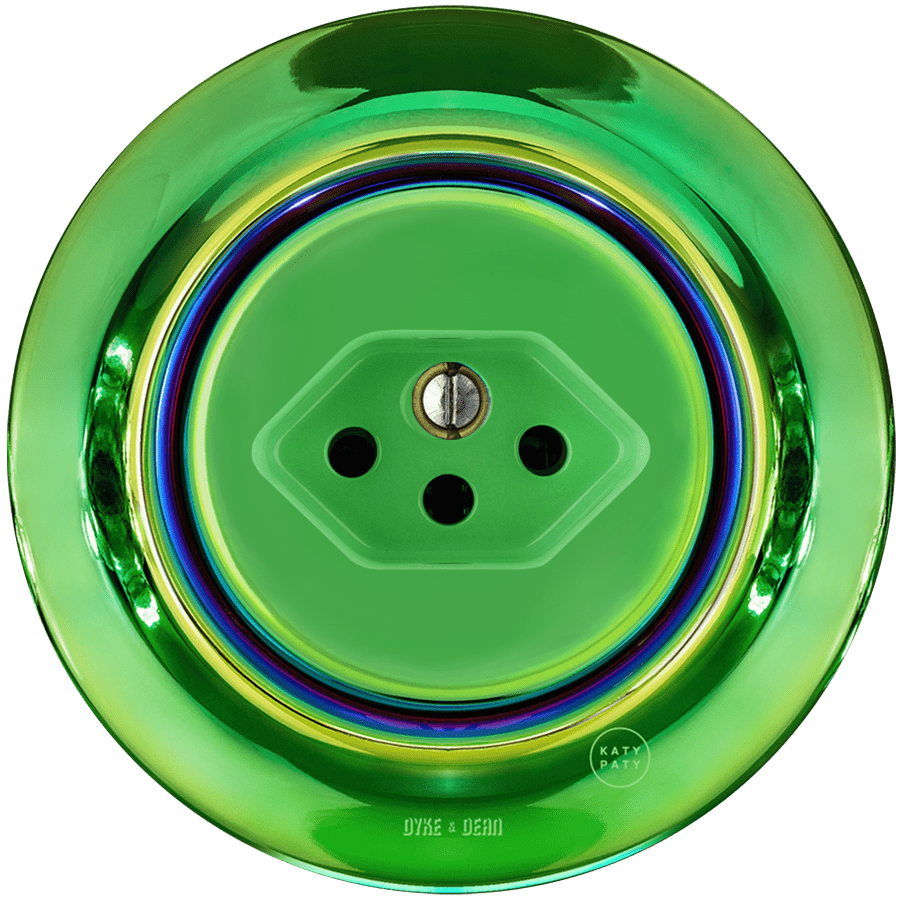 PORCELAIN WALL MOUNTED SWISS SOCKET CHLOREDO - DYKE & DEAN