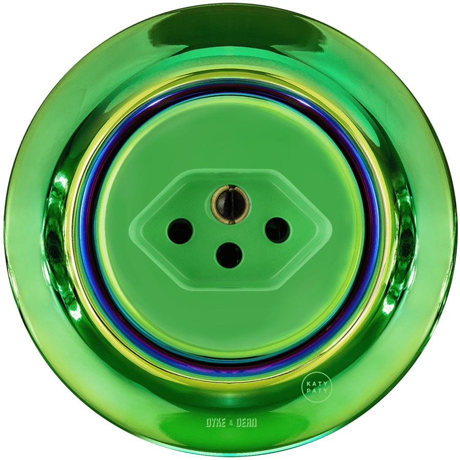 PORCELAIN WALL MOUNTED SWISS SOCKET CHLOREDO - DYKE & DEAN