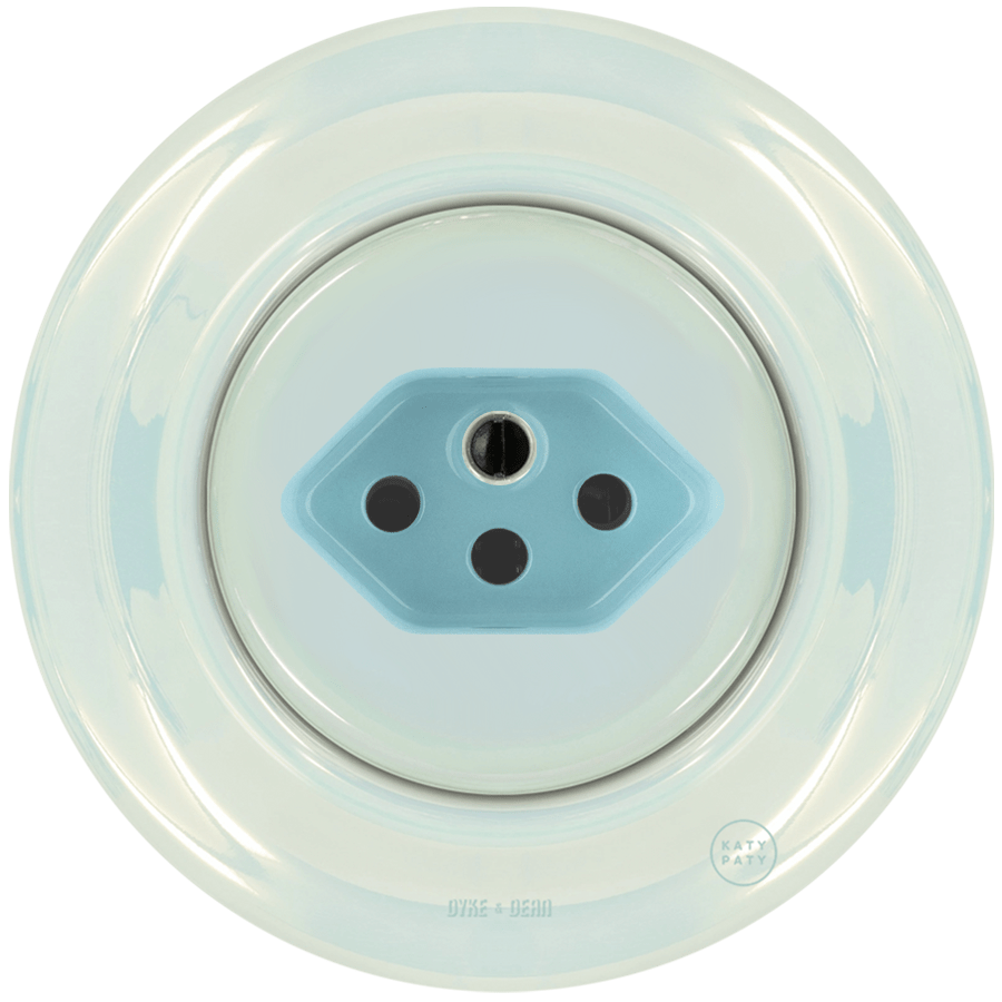 PORCELAIN WALL MOUNTED SWISS SOCKET CONCHA - DYKE & DEAN