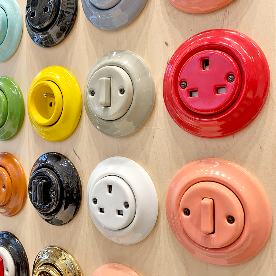 PORCELAIN WALL SOCKET CARROT DOUBLE PC/USB - DYKE & DEAN