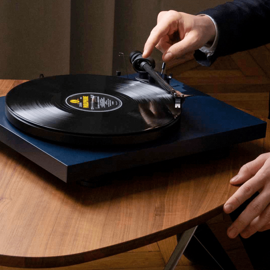 PRO - JECT DEBUT CARBON EVO TURNTABLE BLACK OUTLET - DYKE & DEAN