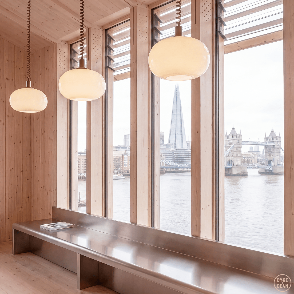 SPHEROID OPALINE RETRACTABLE CORD LIGHT - DYKE & DEAN