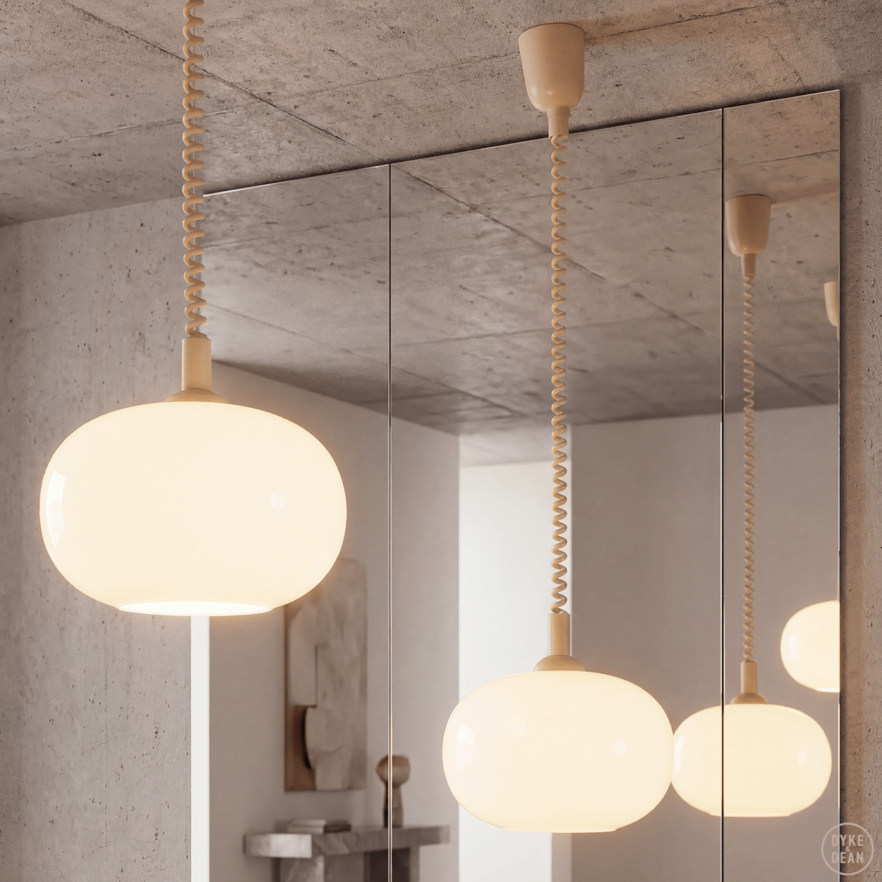 SPHEROID OPALINE RETRACTABLE CORD LIGHT - DYKE & DEAN