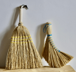 NATURAL CORN STRAW HAND BROOM - DYKE & DEAN